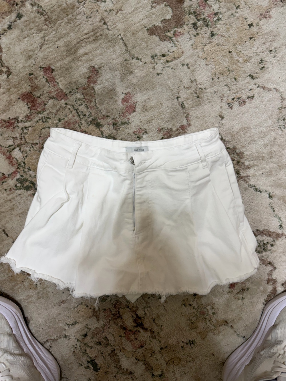White High-Waist Frayed Hem Women’s Shorts